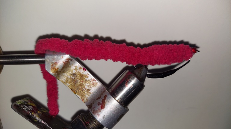 CT Senko Worm Cherise Size 1/0