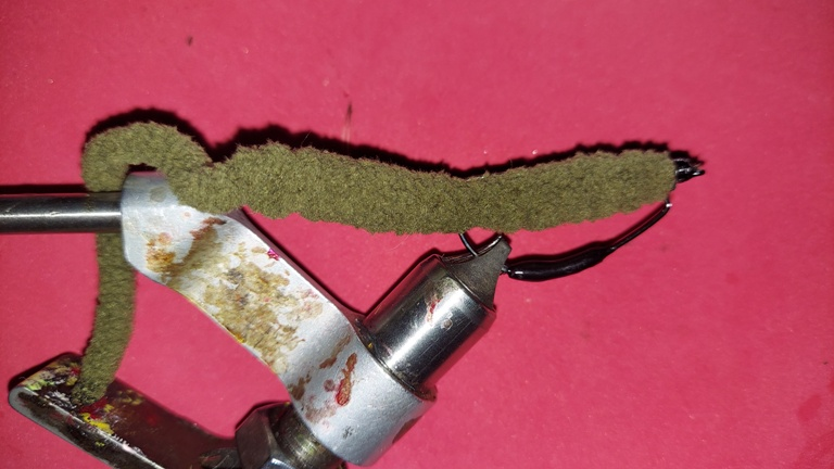 CT Senko Worm Olive Size 1/0